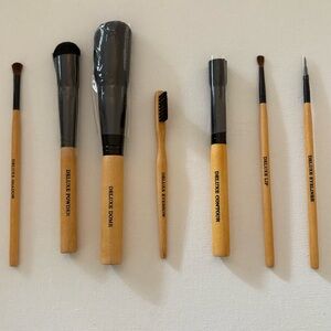Deluxe Bamboo Makeup Brush Set in Natural Wood and Black